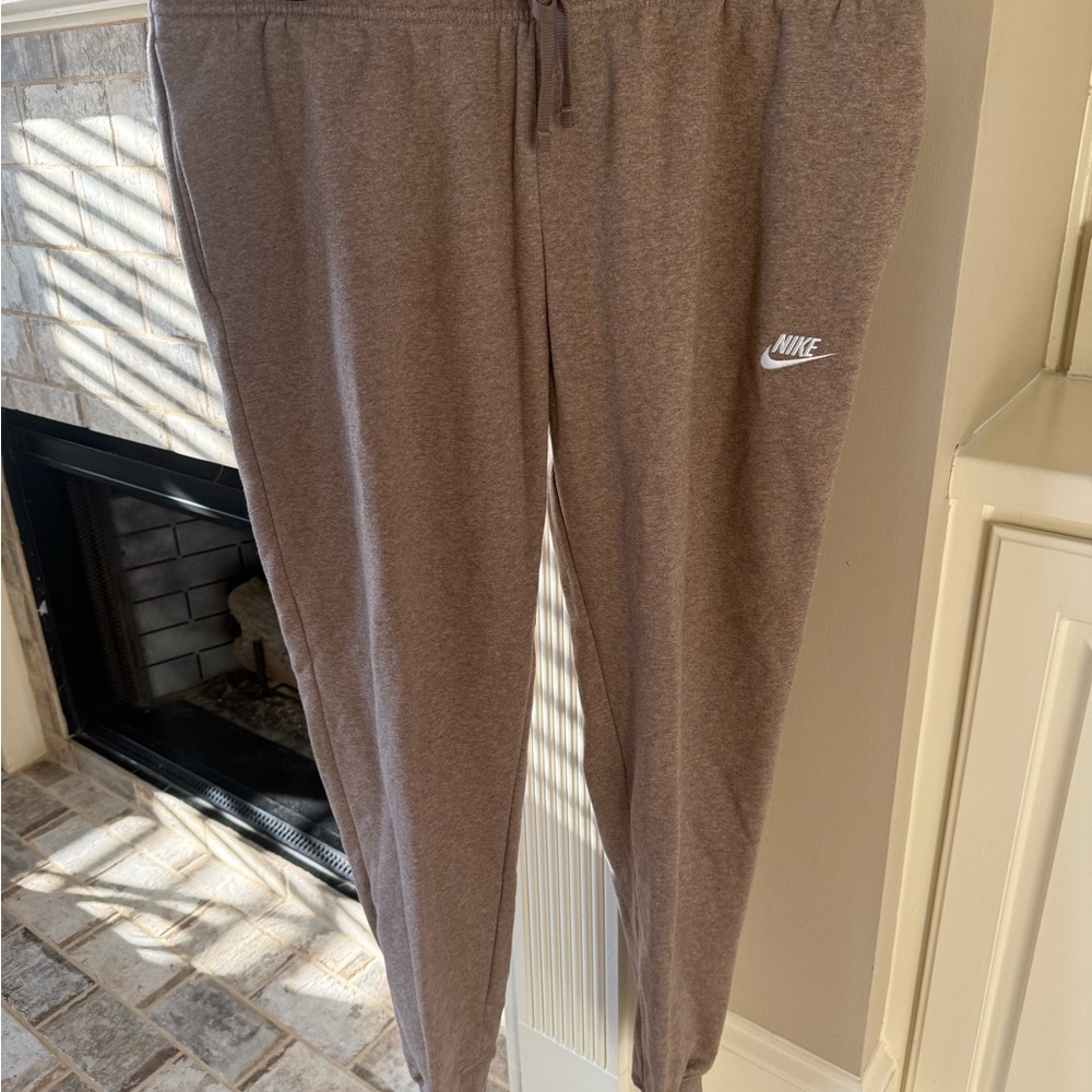 Nike Women's Sportswear Club Fleece Pants - Picture 2 of 6